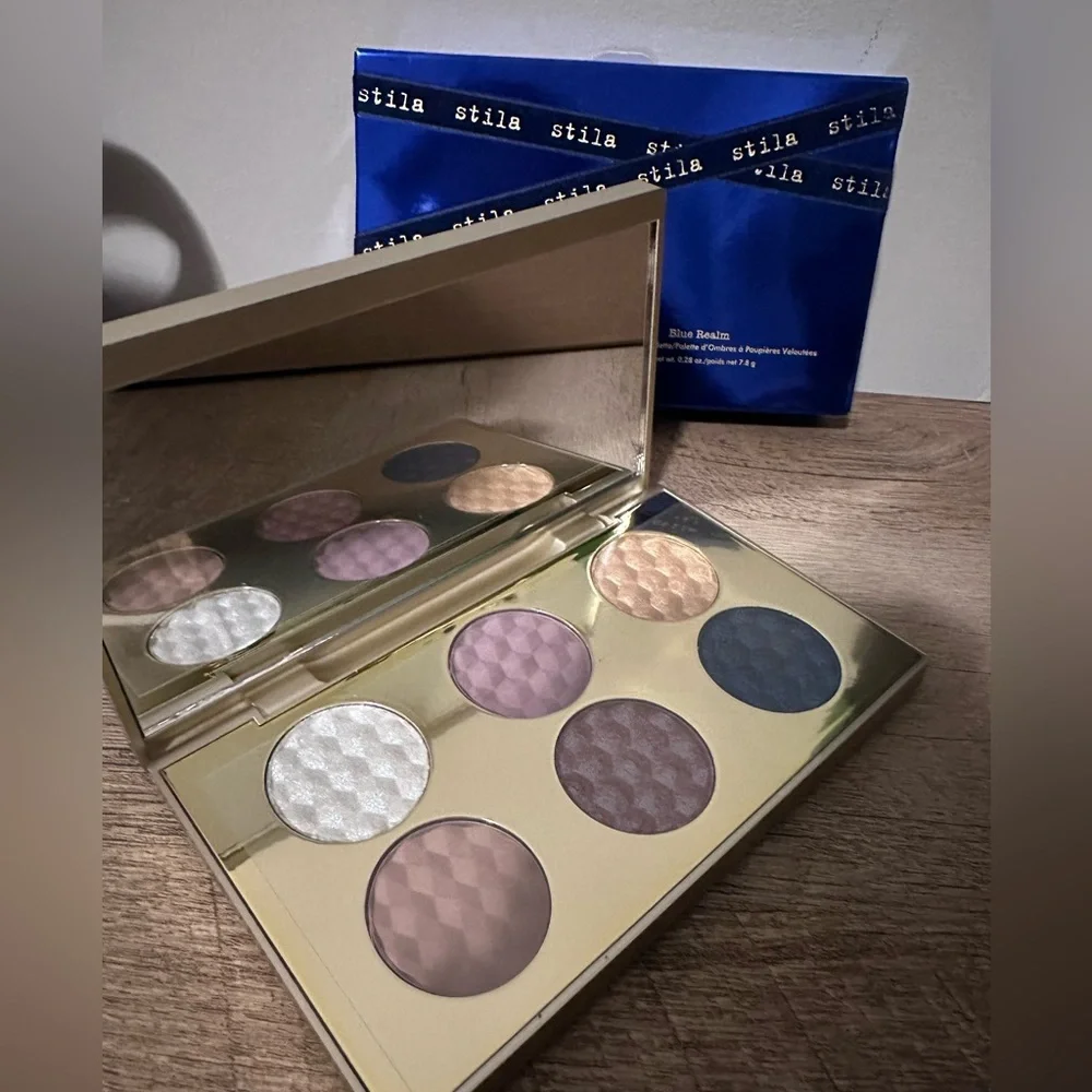 Stila Blue Realm Velvet Eye Shadow Palette New in Box‎ Duo-Chrome Metallic Matte